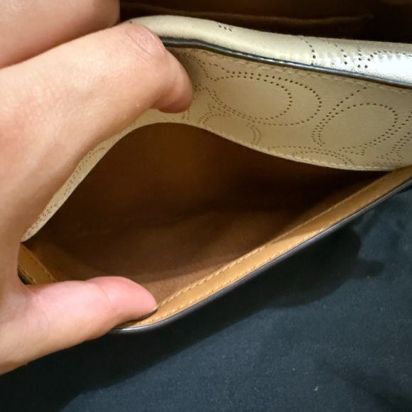 Coach White/Cream Crossbody with Wallet. - Picture 5 of 10